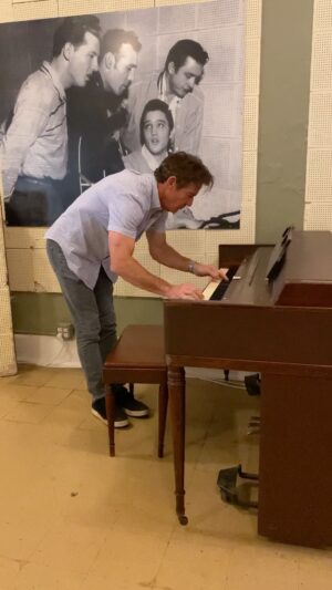 Dennis Quaid Instagram - Where it all began…
@thelegendarysunstudio @jerryleelewisthekiller #memphis