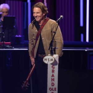 Dennis Quaid Instagram - What an honor to perform at the @opry the week of my album release. Thank you Dan, Gina and the entire crew. And my sincere appreciation to @kathielgifford for her sweet introduction and support of my new album. 

📸Chris Hollo for Grand Ole Opry 
📸 @dkupish