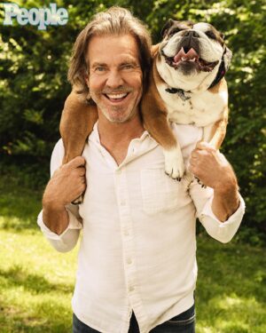 Dennis Quaid Instagram - Peaches loves these fall temps! 

📷 @people