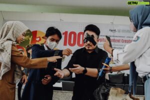 Denny Darko Instagram - Berkesempatan menjadi pengisi acara di Workshop 1000 Digital Content Creator di Balikpapan. Semoga ke depannya akan lahir content creator-content creator yang bisa membagikan ga hanya hiburan, tapi juga edukasi dan nilai moral ke kita semua. Terima kasih @fsrd_itb dan @intanrm atas kesempatan yg diberikan 🙏🏻