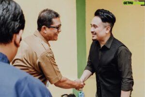 Denny Darko Instagram - Berkesempatan menjadi pengisi acara di Workshop 1000 Digital Content Creator di Balikpapan. Semoga ke depannya akan lahir content creator-content creator yang bisa membagikan ga hanya hiburan, tapi juga edukasi dan nilai moral ke kita semua. Terima kasih @fsrd_itb dan @intanrm atas kesempatan yg diberikan 🙏🏻