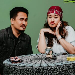Denny Darko Instagram - Bersama Madam Politik @wulanmaul06 mencoba meramalkan siapa Presiden RI ke-8 yang muncul dalam mimpi Bapak @sb.yudhoyono 
Btw, kl seandainya salah satu selebritis Indonesia harus jadi presiden, menurut kalian siapa sih yg cocok?