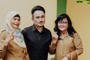 Denny Darko Instagram - Berkesempatan menjadi pengisi acara di Workshop 1000 Digital Content Creator di Balikpapan. Semoga ke depannya akan lahir content creator-content creator yang bisa membagikan ga hanya hiburan, tapi juga edukasi dan nilai moral ke kita semua. Terima kasih @fsrd_itb dan @intanrm atas kesempatan yg diberikan 🙏🏻