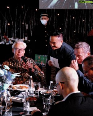 Denny Darko Instagram - Interactive Magic Performance for Archipelago International 25th Anniversary.

#dennydarko #magician #magicperformance #pesulap #sulap #archipelagointernational #aston #archipelago