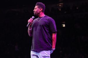Deon Cole Instagram - CHICAGO, THE UNITED CENTER. @davechappelle I finally played the united center. Wow. The love was real. Photographer @candytman the best in the business