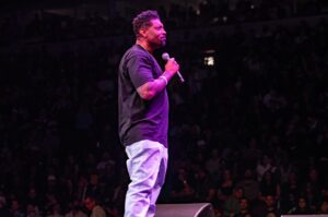Deon Cole Instagram - CHICAGO, THE UNITED CENTER. @davechappelle I finally played the united center. Wow. The love was real. Photographer @candytman the best in the business
