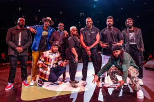 Deon Cole Instagram - CHICAGO, THE UNITED CENTER. @davechappelle I finally played the united center. Wow. The love was real. Photographer @candytman the best in the business