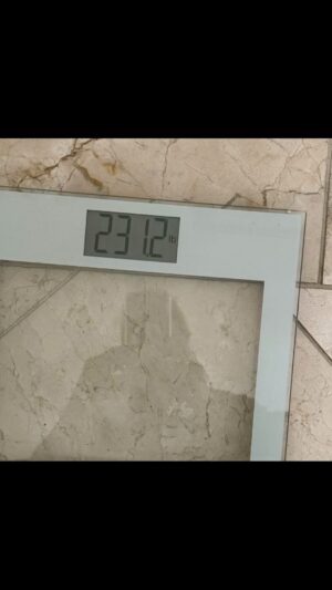 Deon Cole Instagram - This past week I lost 18lbs in 8 days with No ozempic shots, no working out, no cardio. How did I do it? I’ll tell you in a soon to come post, so be ready. Hope you get inspired. #deoncole