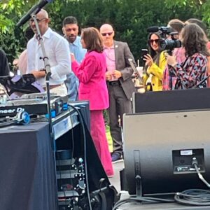 Deon Cole Instagram - Putting in work for our country. At vice president’s Kamala Harris house hosting her 50 years of hip hop celebration was nothing short of amazing. Thank you @vp @kamalaharris and to her entire staff for having me.