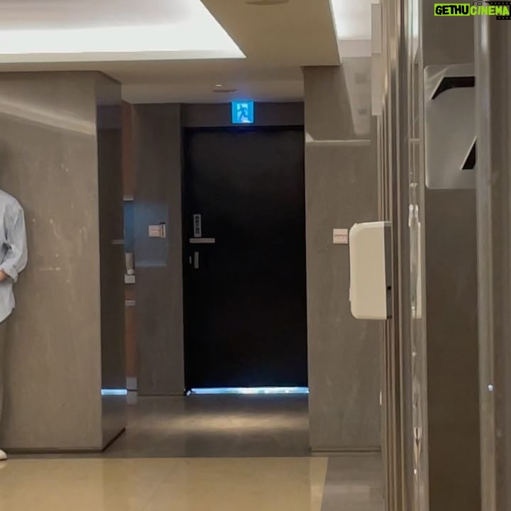 Derek Chang - 9.9K Likes - -
學習接受現狀所有
尋找生活中的樂趣
and
去廁所防備心都很重的人