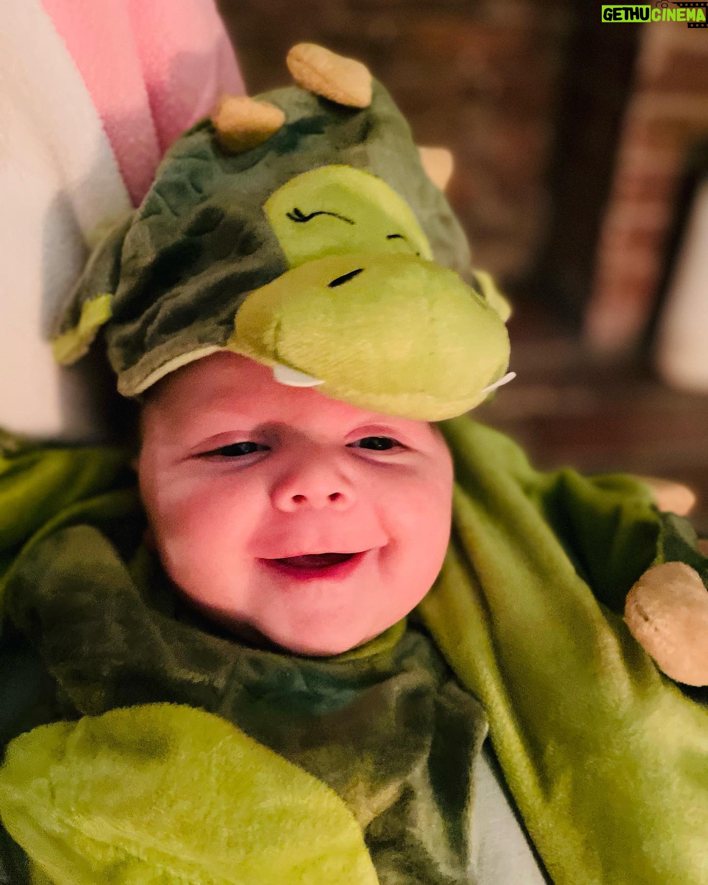 Derek Klena - 17.1K Likes - “Dracarys!!!” 🔥🐉🔥#houseofdragon #smallbutmighty #babiesfirsthalloween