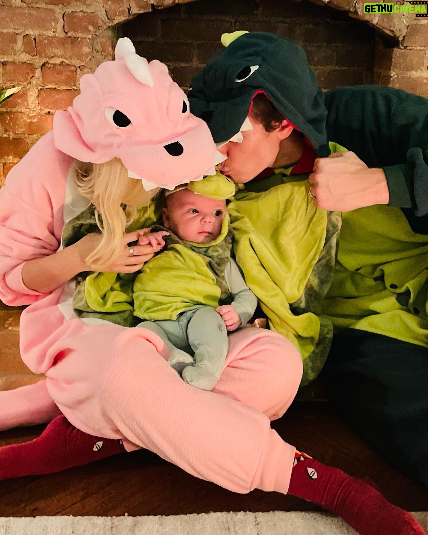 Derek Klena - 17.1K Likes - “Dracarys!!!” 🔥🐉🔥#houseofdragon #smallbutmighty #babiesfirsthalloween