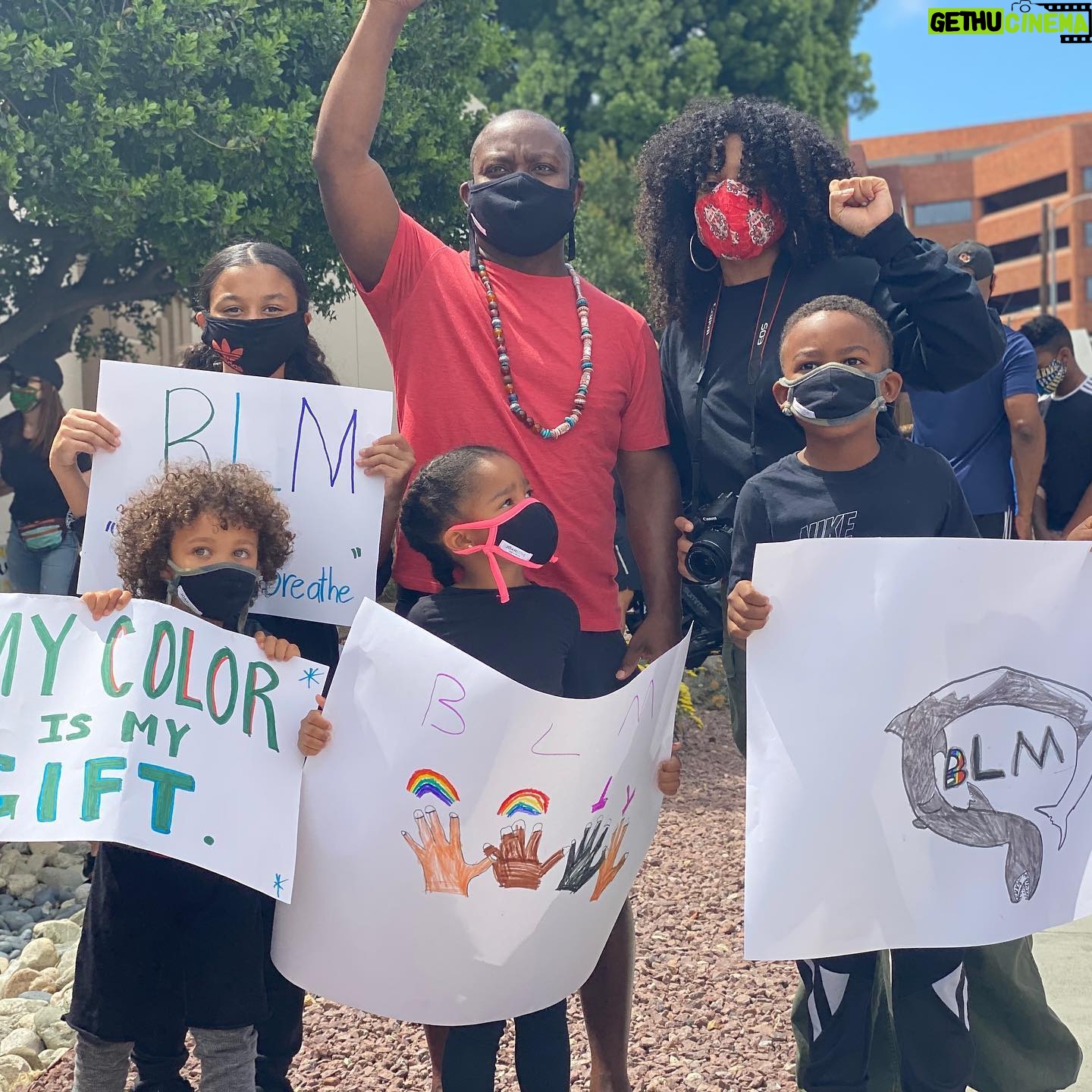 Derek Luke - 11.3K Likes - Shout out 2 “King Common”!
I’m out here today in honor of my son’s request; (daddy I want to protest) what a great day to see families and children use there voices.(Isaiah 11:6 The Young Shall Lead Them). #BlackLivesMatter #Equality #Unity #Myson #HonoredToWalk #Family @common