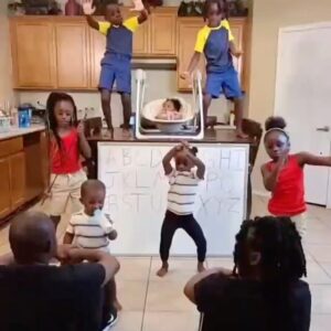 Derek Luke Instagram - A family that ABC’s together, stays together.... 🙌🏿⁣
⁣
Celebrating this beautiful family @thecheathamfamily ...  Not only homeschooling- but facing this challenge as an OPPORTUNITY to CONNECT as a family! An opportunity to educate their children in a way that excites them, inspires them, and makes them feel seen... You can feel the love. ❣️⁣
⁣
🎶 Next Time Won’t You Sing It With Me...