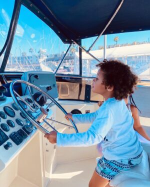 Derek Luke Instagram - My Son/day! My son is so unfiltered. We visited a yacht 🛥 club and were trying to fit in lol. He called me out with fun, hugs, & kisses 😂

I’m learning the point of having things is to enjoy them!!!!