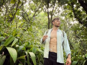 Derek Theler Instagram - May is Mental Health Awareness Month! Did you know that people living with Diabetes are 2 to 3 times more likely to experience depression? 

Stress and burnout are real issues when it comes to living life with diabetes. I, myself have struggled with both, and one thing that works for me is exploring somewhere new! Get outside.  Break your routine. Try something new like going camping for a night or make plans to tackle that big hike you always wanted to try. Maybe it is time to buy a ticket and visit that country you’ve always dreamed about or go to that park right around the corner you have been wanting to check out. Exploring and getting my shoes dirty has always helped me feel grounded, refreshed and reassured that I can handle whatever comes my way. I encourage you to try this next time you are experiencing a mental health issue. 

These pictures are from a recent trip I took with Lisa. I remember how excited we both were trekking  through the jungle. Looking back at the photos reminds me of those feelings and helps me feel centered. This friendly cat greeted us at the fruit stand after a long day on the trail. ❤️ 

 
For more info, here are events focused on mental health and diabetes you can find @dexcom :

The Diabetes   Mental Health conference

ReImagine T1D hosted by Dr. Mark Heyman

#DexcomWarrior #sponsored