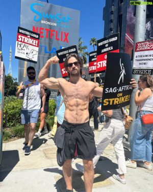 Derek Yates Instagram - We come to this place to be “DISRUPTIVE!” 🪧 

Day 1 of the SAG-AFTRA Strike as well as the Double Strike with the WGA who are now on Day 74 🫱🏼‍🫲🏿

Share the wealth with those collaborating with you to make those billions! Fair wages and a decent living isn’t too much to ask for!! The tides have shifted with how content is consumed, which equals the tides shifting with how all involved are paid as well!!!

#sagaftrastrike #sagaftrastrong #hollywood