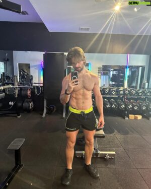 Derek Yates Instagram - Don’t mind me. Just over here earning some Chicken&Waffles for brunch. 🍗 🧇 

Oh, and I’m getting ready for tomorrow. I’ll be pre-filming a comedy bit for @projectangelfood’s Lead With Love telethon airing on @ktla5news and their YouTube channel at 7p PST, June 24th.

Check my bio if you want to donate and help me raise some funds! Every little bit helps, and it goes a long way. I kicked it off by donating $100 💪🏻

#chickenandwaffles #leadwithlove