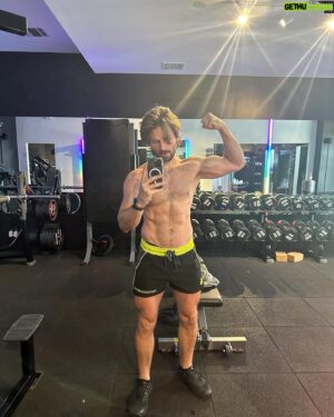Derek Yates Instagram - Don’t mind me. Just over here earning some Chicken&Waffles for brunch. 🍗 🧇 

Oh, and I’m getting ready for tomorrow. I’ll be pre-filming a comedy bit for @projectangelfood’s Lead With Love telethon airing on @ktla5news and their YouTube channel at 7p PST, June 24th.

Check my bio if you want to donate and help me raise some funds! Every little bit helps, and it goes a long way. I kicked it off by donating $100 💪🏻

#chickenandwaffles #leadwithlove