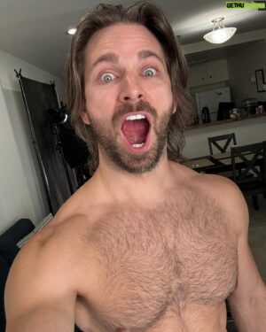 Derek Yates Instagram - Ya boi just booked his first Recurring Guest Star role!! 😁😮😗😬

Currently unable to say more, but of course I’ll tell what I can when I can 😉

And happy early birthday to me!! 🥳 It’s not a bad way to end this crazy year either. 

Shoutout to @theactinggroup & @austin_goldman for helping me work towards this moment, and to @janavandykeagency for being my first cheerleader that set me on this path 🥹

(Oh, and don’t mind the post-shower hair 😛)

#booked#gueststar#woopwoop