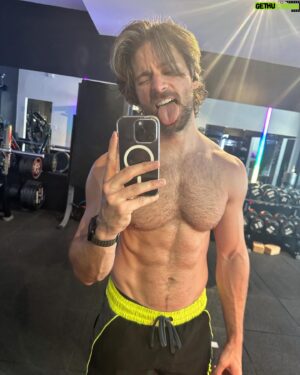 Derek Yates Instagram - Don’t mind me. Just over here earning some Chicken&Waffles for brunch. 🍗 🧇 

Oh, and I’m getting ready for tomorrow. I’ll be pre-filming a comedy bit for @projectangelfood’s Lead With Love telethon airing on @ktla5news and their YouTube channel at 7p PST, June 24th.

Check my bio if you want to donate and help me raise some funds! Every little bit helps, and it goes a long way. I kicked it off by donating $100 💪🏻

#chickenandwaffles #leadwithlove