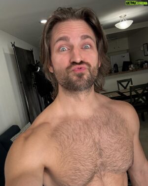 Derek Yates Instagram - Ya boi just booked his first Recurring Guest Star role!! 😁😮😗😬

Currently unable to say more, but of course I’ll tell what I can when I can 😉

And happy early birthday to me!! 🥳 It’s not a bad way to end this crazy year either. 

Shoutout to @theactinggroup & @austin_goldman for helping me work towards this moment, and to @janavandykeagency for being my first cheerleader that set me on this path 🥹

(Oh, and don’t mind the post-shower hair 😛)

#booked#gueststar#woopwoop
