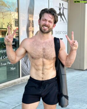 Derek Yates Instagram - Did my first Hot Yoga Flow class this morning at @sweatyoga. Not gonna lie, feeling ready to conquer the day now. 🧘🏼‍♂️ #namaste