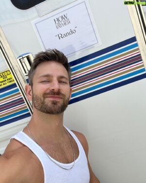Derek Yates Instagram - Rando has been born into the world of @himyfonhulu!

Check out Season 2 Episode 3 “The Reset Button” streaming now, look for the emojis, and then WAIT FOR IIIIIIT………😂

#himyf

Check out my Twitter if you wanna see the 🤪 removed 👀