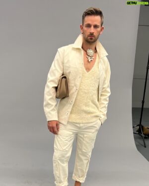 Derek Yates Instagram - Some BTS from my episode of @therookiefeds that aired last night on @abcnetwork. 

My “modeling” photos didn’t make the cut, so I threw in some fun looks I got to shoot as well.