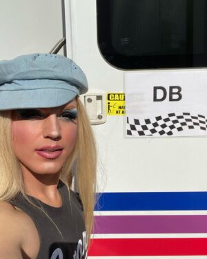 Derrick Barry Instagram - Thank you @RuPaulsDragRace & @WorldOfWonder for having me as your host for the @MTV Spring Break Talent Show. Here’s some behind the scenes of the Premiere Episode of Season 16!

The 1st episode of #DragRace Season 16 is now streaming FREE on @wowpresentsplus!

Costume: Designed by Me #PrenticeOriginal