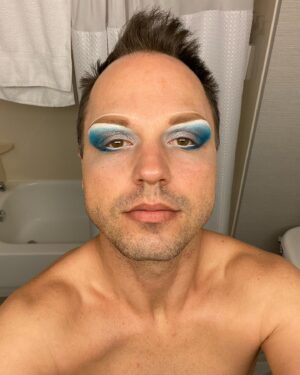 Derrick Barry Instagram - Thank you @RuPaulsDragRace & @WorldOfWonder for having me as your host for the @MTV Spring Break Talent Show. Here’s some behind the scenes of the Premiere Episode of Season 16!

The 1st episode of #DragRace Season 16 is now streaming FREE on @wowpresentsplus!

Costume: Designed by Me #PrenticeOriginal