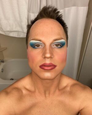 Derrick Barry Instagram - Thank you @RuPaulsDragRace & @WorldOfWonder for having me as your host for the @MTV Spring Break Talent Show. Here’s some behind the scenes of the Premiere Episode of Season 16!

The 1st episode of #DragRace Season 16 is now streaming FREE on @wowpresentsplus!

Costume: Designed by Me #PrenticeOriginal