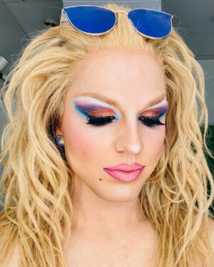 Derrick Barry Instagram - “Flamingo in Vegas” original makeup transfer. $100   shipping

Comes signed & ready to frame 11” x 14”.

Please DM to purchase.

🦩🎰