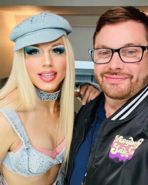 Derrick Barry Instagram - Thank you @RuPaulsDragRace & @WorldOfWonder for having me as your host for the @MTV Spring Break Talent Show. Here’s some behind the scenes of the Premiere Episode of Season 16!

The 1st episode of #DragRace Season 16 is now streaming FREE on @wowpresentsplus!

Costume: Designed by Me #PrenticeOriginal