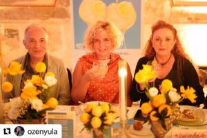 Derya Alabora Instagram - #Repost @ozenyula with @use.repost
・・・
Bazı geceler aslında çok eskiden beri güzeldir. Sebebi olan iki şahane kadınla🌺🧿💫 @deryaalabora @asumaro @serrafine sayesinde #durveandakal ile bir aradayız.

#theatre #theater #tiyatro #drama #dram #play #oyun #actor #acting #gösteri #performance #playwright #literature #edebiyat #director #rehearsal #prova #performans #life #dijital #digital #music #stage #sahne #türktiyatrosu #hayatakarken #show #concert
