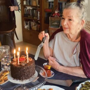 Derya Alabora Instagram - Bir 24 Şubat klasiği...Mutlu yıllar Eceeee Aksoy 🎂💕🥂
