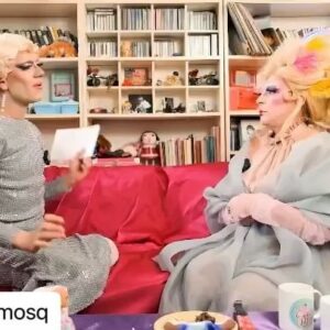 Derya Alabora Instagram - #Repost @cakemosq with @make_repost
・・・
Veee işte Divaların divası karşınıza @deryaalabora 🎉🎉🎉
Ne yazacağımı bilemiyorum ,ne yazsam sanki yetersiz kalırmış gibi hissettiğimden. 
Çocukluğumdan beri büyük bir  hayranlıkla izlediğim ,cool’luk da  zirve bir insan. 
Bana vakit ayırıp hiç düşünmeden program davetimi kabul edip ,benimle bir gün geçirip,unutulmaz bir anı daha kaydetmeme sebep olduğun için çok ama çok teşekkür ederim . 
Seni çok seviyorum @deryaalabora 💖💖💖
@buralardanelerdonuyobibilsen 
Hayallerde çığır atlayan #21 . bölümü ile 
3 NİSAN PAZAR SAAT 17:00’de 
Youtube’da yayında !
Kanala abone olmayı bildirimleri açmayı unutma !

Yapım @bobomedya 
Yönetmen @aniltokur 
Kamera @snnakpnr @teomankucukeren 

Derya Alabora 
MUA @anna.tholia 
Dress @violaandvesper 

Cake Mosq
Dress @violaandvesper 
Ürün sponsoru @maccosmeticsturkiye 
@nailson_nisantasi