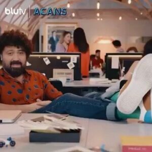 Derya Alabora Instagram - #repost @blutv
・・・
Yazdığı reklamın setine gitmeyen yazar, yağmayan yağmurun sesini duyan ajans başkanı, yazar olma niyetiyle yola çıkıp müşteri temsilcisi olan müştem. Hepsi ve daha fazlası... #Acans 11 Mart'ta sadece BluTV'de!