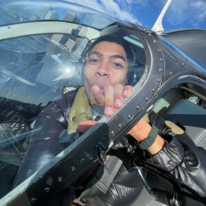 Désiré Mia Instagram - It helps to have a pilot.

@zenithwatches #zenithwatches #theskyisyours #ad