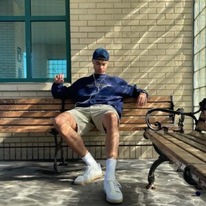 Désiré Mia Instagram - blue sweater season