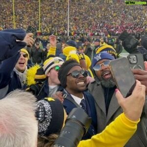 Desmond Howard Instagram - A pic is worth 110,615 fans, 3 straight wins and 2 Heisman winners.
#GoBlue