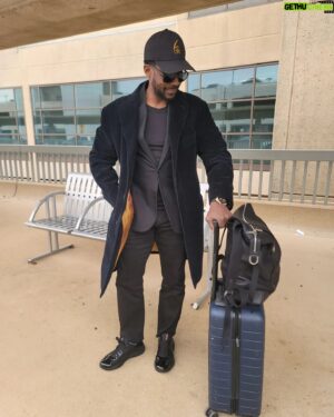 Desmond Howard Instagram - Just keepin' it simple (but not too simple) black for this weeks #flythursday. Championship weekend is here!
#collegegameday 
#collegefootball 
#iykyk