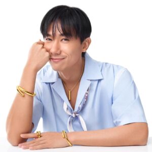 Desmond Tan Instagram - I'm excited to be the first-ever @LeeHwaJewellery ambassador! This marks the start of a meaningful journey for me and Lee Hwa, which begins with my first-ever signature ITALGOLD jewellery.

Beautifully crafted in Italy, these exclusive designs reflect my own philosophy of style that transcends boundaries – made for both him and her.

Being the face of a local icon is a great milestone for me, and I can’t wait to share more with everyone soon. Stay tuned 💙 

#LeeHwaJewellery #DesmondTan #916Gold #22Kgold