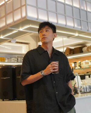 Desmond Tan Instagram - comfy vibes, yummy bites 🍃🧇

好久没这样停下来歇一歇了。 
这两个多月的时间都去哪了？ 
日子过得飞快，每天都有忙不完的学习。 
新的生活节奏让我体会到不同的色彩。

P.S. 新发型，喜欢吗？😉