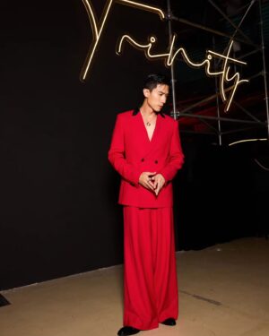 Desmond Tan Instagram - An epic 💯 centenary celebration of an icon. Lovely to be part of this momentous occasion of @cartier in Singapore! 

#CartierTrinity #Trinity100Celebration #CartierSingapore

SPECIAL THANKS: 
STYLING BY @ojnjenine 
HAIRSTYLE BY @ryan_yap
MAKEUP BY @alisontay.makeup