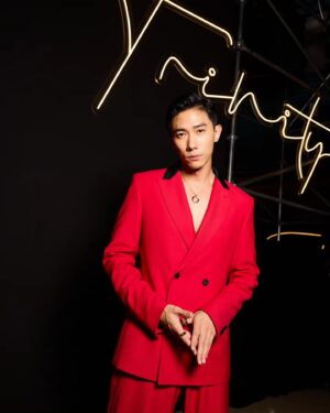 Desmond Tan Instagram - An epic 💯 centenary celebration of an icon. Lovely to be part of this momentous occasion of @cartier in Singapore! 

#CartierTrinity #Trinity100Celebration #CartierSingapore

SPECIAL THANKS: 
STYLING BY @ojnjenine 
HAIRSTYLE BY @ryan_yap
MAKEUP BY @alisontay.makeup