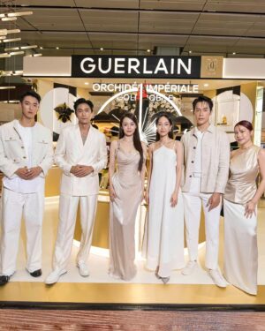 Desmond Tan Instagram - Step into a world of pure luxury at the @Guerlain Orchidée Impériale Gold Nobile Pop-Up, right in the heart of Changi Airport Terminal 1 Departure Transit! Get ready to be dazzled by the exclusive Changi 1st Exceptional Piece Eid Rendezvous – featuring the brand-new Perle Impériale, decked out with crystals and pearls, all nestled snugly in Guerlain's iconic Bee Bottle. 

Hurry, this lavish experience is only available until May 19! And for an extra treat, don't forget to snag some Guerlain Orchidée Impériale Gold Nobile goodies at @ShillaDutyFreeSG stores across @ChangiAirport terminals and on iShopChangi.com. It's time to pamper yourself like royalty! 👑 

#Changi1st #ShillaDutyFreeSG #Guerlain #OrchideeImperialeGoldNobile #GuerlainSkincare 

SPECIAL THANKS:   
STYLING BY @ojnjenine 
JEWELERY BY @cartier
GROOMING BY @alisontay.makeup