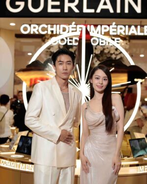 Desmond Tan Instagram - Step into a world of pure luxury at the @Guerlain Orchidée Impériale Gold Nobile Pop-Up, right in the heart of Changi Airport Terminal 1 Departure Transit! Get ready to be dazzled by the exclusive Changi 1st Exceptional Piece Eid Rendezvous – featuring the brand-new Perle Impériale, decked out with crystals and pearls, all nestled snugly in Guerlain's iconic Bee Bottle. 

Hurry, this lavish experience is only available until May 19! And for an extra treat, don't forget to snag some Guerlain Orchidée Impériale Gold Nobile goodies at @ShillaDutyFreeSG stores across @ChangiAirport terminals and on iShopChangi.com. It's time to pamper yourself like royalty! 👑 

#Changi1st #ShillaDutyFreeSG #Guerlain #OrchideeImperialeGoldNobile #GuerlainSkincare 

SPECIAL THANKS:   
STYLING BY @ojnjenine 
JEWELERY BY @cartier
GROOMING BY @alisontay.makeup