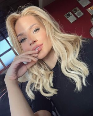 Despoina Tsoutsa Instagram - ☀️🤍