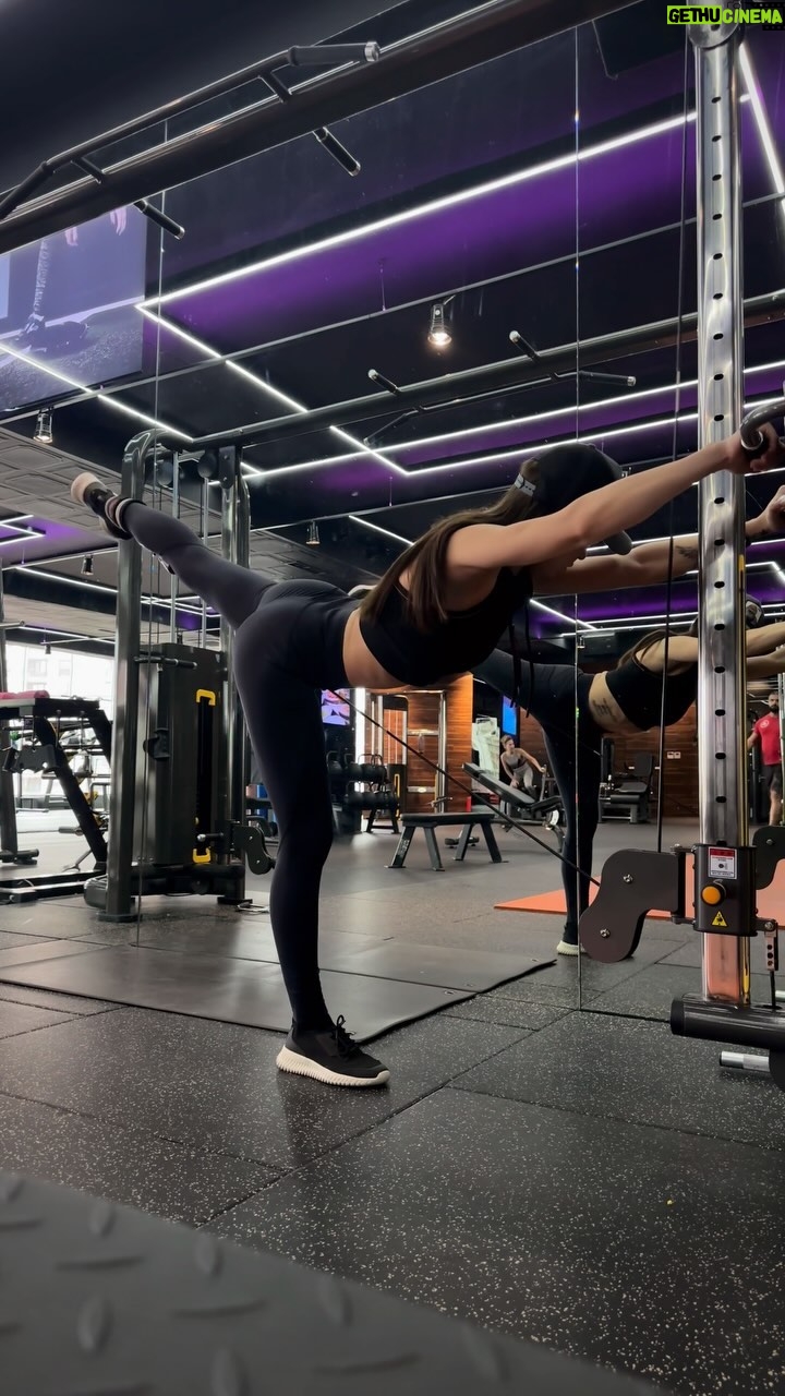 Dessy Slavova - 3 Likes - 💪🏼 @annie_dimitrova 🍑